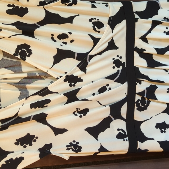 New York and company stretch size large faux wrap dress. - Picture 10 of 12